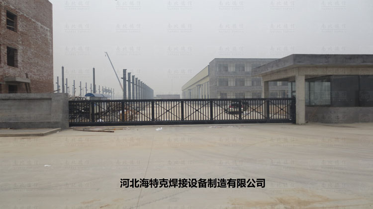 河北海特克焊接設備制造有限公司--818TJC-15米智能無軌懸浮門案例
