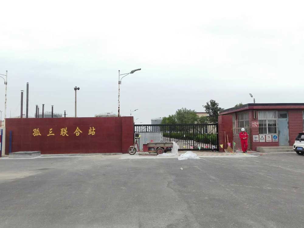 山東省東營(yíng)市河口區(qū)孤島鎮(zhèn)朝陽(yáng)六區(qū)孤三聯(lián)合站安寶TX電動(dòng)平移門(mén)