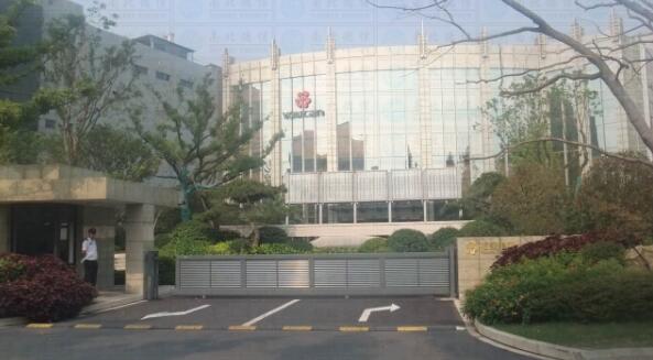 南北德信電動平移門已在佑康集團大門口安裝成功